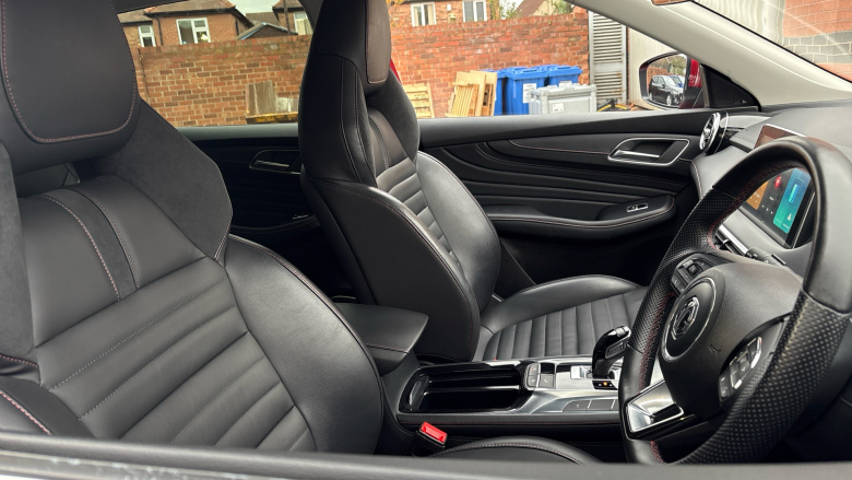 MG HS 1.5 T-GDI PHEV Trophy 5dr Auto Hatchback